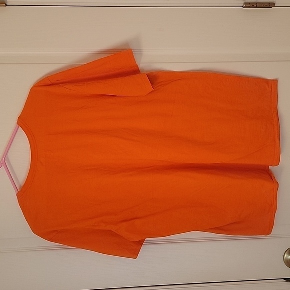 Nike, The Nike Tee, Athletic Cut, Size XL.  Orange. New Condition.  Never Worn. - Picture 2 of 7